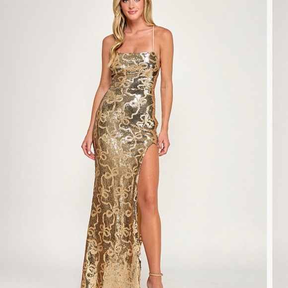 seni & Cade Dresses & Skirts - Elegant Gold Sequin Maxi Dress